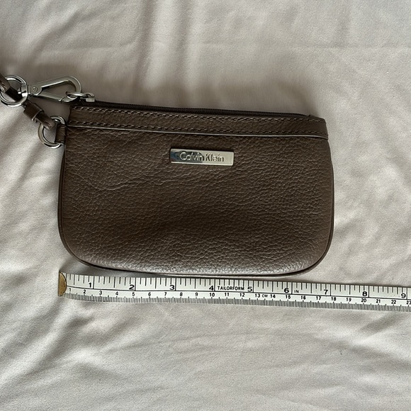 Calvin Klein Leather Zip Wristlet - Taupe - Picture 9 of 10